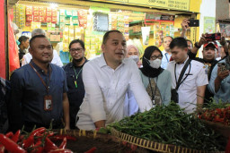 Ketersediaan Bahan Pokok di Surabaya Aman