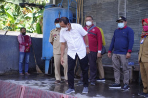 Pemkot Surabaya Gencar Keruk Saluran, Wawali Armuji Turun ke Lapangan