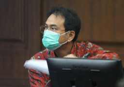 Ngajak Saksi Sumpah MubahalaH, Azis Syamsuddin Dimarahi Hakim