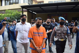 Jual Burung Cendrawasih, Diamankan Polisi