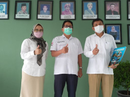 SMP Barunawati Surabaya Donor Darah untuk Madura