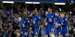 Kalahkan Aston Villa, Chelsea Lolos