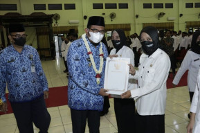 Bupati Sumenep Serahkan SK PPPK untuk 521 Guru Honorer