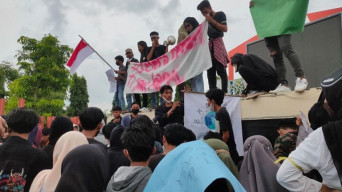 Demo Pemkab Sumenep, Mahasiswa Kepulauan Desak Direksi PT. Sumekar Dicopot