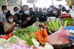 Wali Kota Eri Targetkan 5 Pasar di Surabaya Bebas Kantong Plastik Tahun 2022