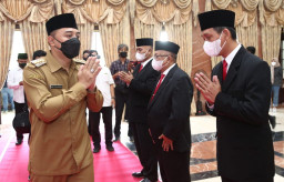 Lantik Pengurus BAZNAS Surabaya, Wali Kota Eri: Ini Jihad Melawan Kemiskinan