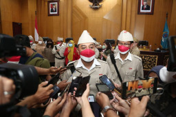 Alhamdulillah, APBD Surabaya Rp 10,3 Triliun Disahkan Tepat di Hari Pahlawan