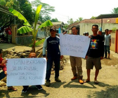 Endus Aroma Tidak Beres, Warga Undang Firli Pantau Pembangunan di Tasikmalaya