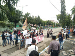 Tolak Tambang Fosfat, Mahasiswa Demo DPRD Sumenep