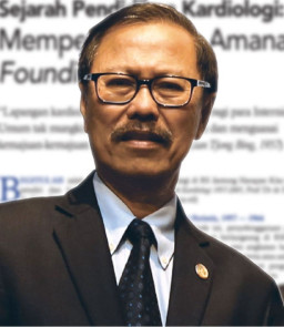 Mantan Dirut RSI Jemursari Jabat Dekan FK UBAYA