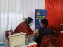 Polresto Bekasi Kota Gelar Vaksinasi Gratis untuk Masyarakat