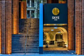 SKYE Suites Sydney Geser Hotel Berbintang Populer