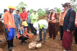 Bupati Hery Nabit Apresiasi Dukungan Sarana Telekomunikasi dari Pemerintah Pusat
