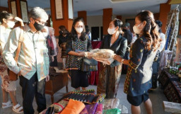 Pasar Kain Wastra Khas Labuan Bajo Diperluas