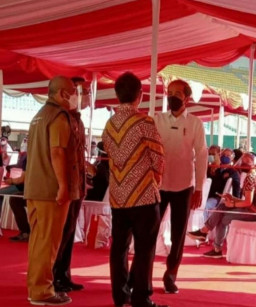 Jokowi Sidak Vaksinasi Massal di Bekasi