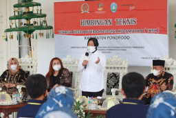 Penyaluran Bansos Tunai Mei-Juni Nggak Jelas, Mensos Bungkam