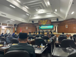 Bupati dan Wakil Bupati Tuban Tak Hadir, Pembahasan 10 Raperda Ditunda