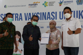 Antisipasi Peredaran Covid-19, AXA Mandiri Adakan Vaksinasi Warga Bali