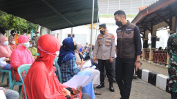Kapolres dan  Bupati Tuban Pantau Vaksinasi Gratis
