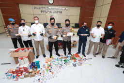 Satgas Gakkum Polda Jatim Menyita 43 Jenis Obat dan Vitamin Ilegal