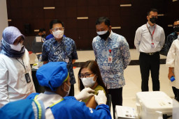 OJK dan Industri Perbankan Dukung Percepatan Vaksinasi