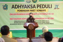 Kejati Jatim dan Kejari se-Jatim Serentak Bagikan 20.400 Paket Sembako