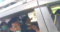 Kisah Lettu Inf. Simon Halek Selamatkan Ibu Hamil yang Terjebak Dalam Ambulans Rusak