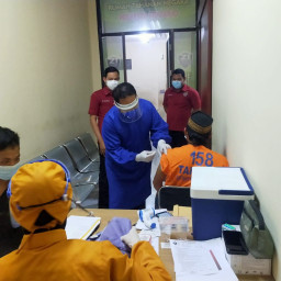 Polresta Sidoarjo Suntik Vaksinasi Covid-19 Narapidana