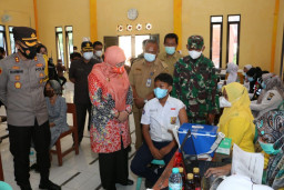 Wabup Nyai Eva Tinjau Vaksinasi Pelajar di SMKN I Sumenep