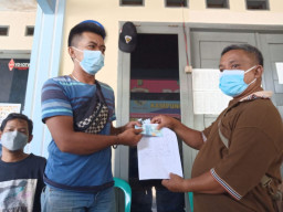 Usai Disorot, Ketua RW Kembalikan Uang Potongan Bansos Rp 11,5 Juta