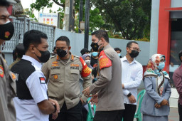 Kapolres Bekasi Kota Tinjau Langsung Hari Pertama Vaksin Merdeka