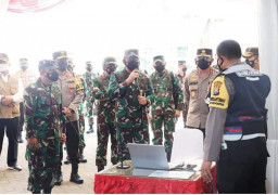Panglima TNI Berikan 100 Laptop Untuk Tenaga Tracer Covid 19