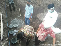 Digelar Peletakan Batu Pertama Pembangunan Asrama Yatim dari Hibah Keluarga H.Gurun