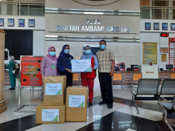 Cegah Sebaran Covid-19, BPJAMSOSTEK Madura Bantu APD RSUD Syamrabu