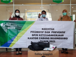 BPJAMSOSTEK Bojonegoro Bantu APD Pada RSUD dan BPBD