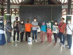 Kepala Pos Indonesa Bandar Lampung bersama Dinas Terkait Tinjau Pendistribusian di Pulau Sebesi