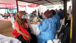 HUT ke- 10, PDAM Tirta Asasta Kota Depok Gelar Vaksinasi Serta Salurkan Sembako