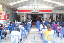 Antusias Warga Padati Halaman Gereja Kristen Indonesia Kota Batu