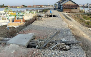 Proyek Saluran Air Milik PT. Garam di Desa Pinggir Papas Dikeluhkan Warga