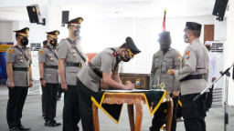 Kapolrestabes Surabaya Pimpin Upacara Sertijab Pejabat Utama dan Polsek Jajaran