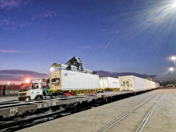 TPS Kembali Operasikan KA Logistik