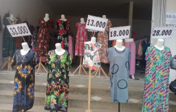 Ekonomi Kediri Membaik, Masyarakat Jualan Baju Mulai Rp13 Ribu hingga Rp100 Ribu