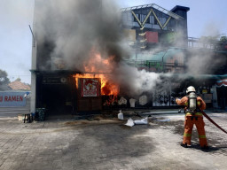 Gara-gara Elpiji, Kafe Prajurit Surabaya Dilahap Si Jago Merah