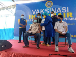 Vaksinasi IKA Unair Sidoarjo di Puspo Agro, Targetkan 5.000 Warga Taman