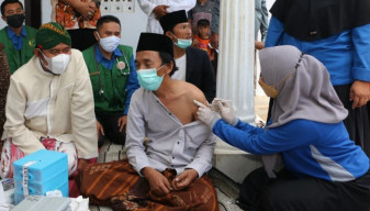Bupati Sumenep Sebut Ulama dan Kiai Punya Peran Penting Sukseskan Vaksinasi Covid-19