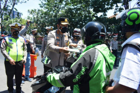 Ops Patuh Semeru 2021, Polisi Sidoarjo Edukasi Prokes dan Tertib Lalu Lintas