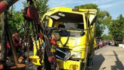 Laka Bruntun di Ponorogo, Gegara Remaja Sopiri Truk Mengantuk