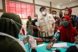 Sinergi KemenKopUKM, Kospin Jasa, dan HIPPINDO Gelar Vaksinasi Massal di Brebes