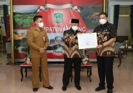 Pemkab Malang Raih Penghargaan APE dan Kabupaten Layak Anak