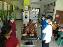 Usai Divaksin di Polresta Sidoarjo,  Penjual Tahu Mendadak Tidak Bisa Berjalan